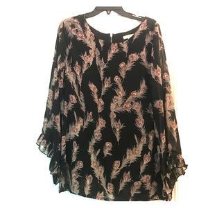 Feather tunic with flared sleeves
